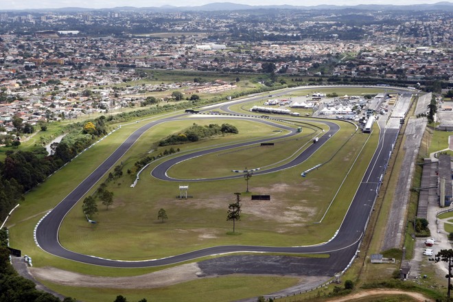 Metropolitano de Curitiba começa com 70 carros na pista - Racemotor